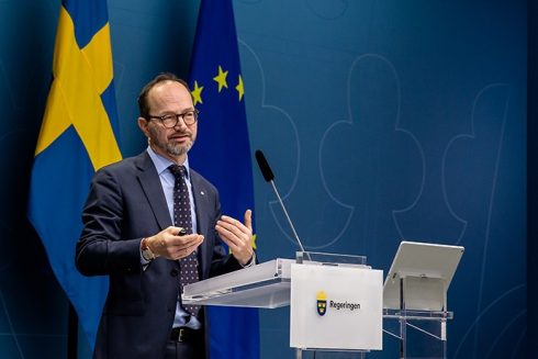 Infrastrukturminister Tomas Eneroth deltar i videomötet med EU:s transportministrar 8 december. Foto: Magnus Liljegren/Regeringskansliet