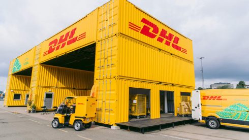 Terminalen är byggd av återvunna transportcontainrar.