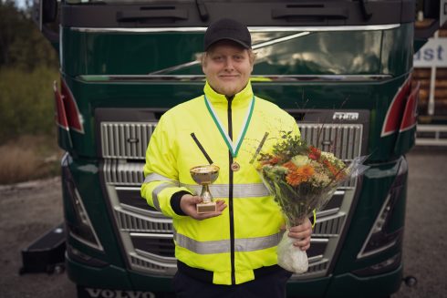 Edwin Hansson går tredje året på inriktning transport på Uddevalla gymnasieskola. Han vann dagens kvaltävling i Uppsala. Foto: TYA