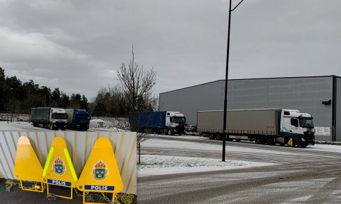 Även om Samskip nu genomför stora förändringar, sker det inte över en natt vilket gårdagens tre klampningar bekräftar. Den mörkblå dragbilen har inget med artikeln att göra.