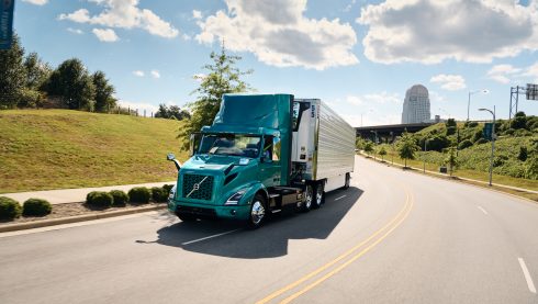 Volvo VNR Electric är anpassad till den nordamerikanska marknaden och har snabbare laddning samt längre räckvidd.