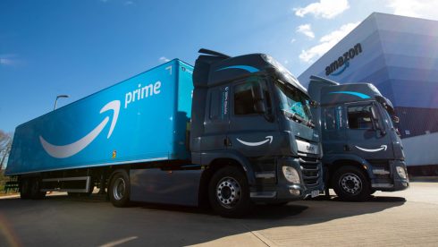 Amazon börjar använda fem dragbilar av typen DAF CF Electric i sin brittiska fordonspark för middle mile-leveranser.