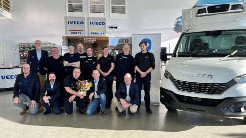 Här är hela gänget hos Iveco Helsingborg som utsetts till årets återförsäljare i Sverige.