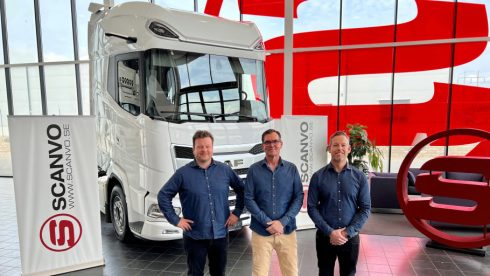 Scanvo väljer nu att satsa rejält på DAF både på såväl försäljning som på eftermarknaden. På bilden Scanvos vice vd Roland Poulsen, säljare Magnus Kjellman och vd Allan Andersen.