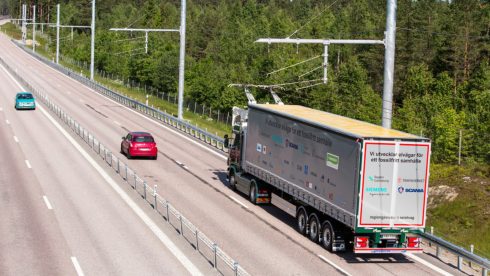I Danmark kallas vägarna eRoads och kommer att spela en avgörande roll för framtidens transporter.