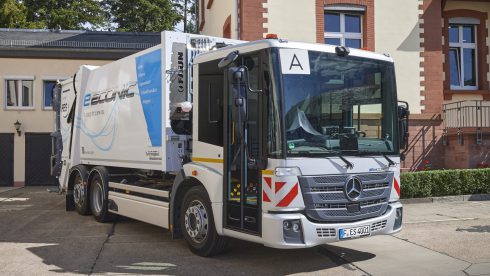 Nu har Mercedes-Benz startat serieproduktion av eEconic – företagets andra eldrivna lastbilsmodell.