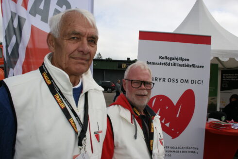 Till vänster Lars Lindgren och Kenny Larsson som representerade Kollegahjälpen på Skåne Truckshow. Foto: Heidi Bodensjö/Proffs.