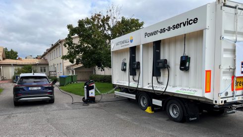 Tillfälligt batterilager med laddare i Junsele under sommaren 2022.
