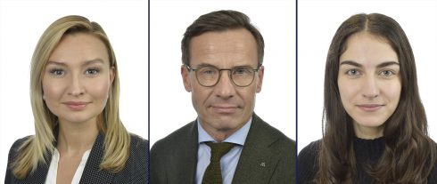 Till vänster näringsminister Ebba Busch (KD), statsminister Ulf Kristersson (M) och klimat- och miljöminister Romina Pourmokhtari (L). Foto: Riksdagen.